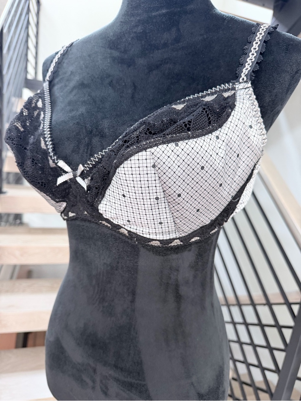 Black & White Lace Tulle Underwire Bra 40D - Picture 3 of 3